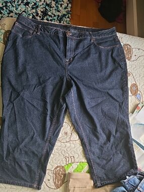 Women's Dark Blue Capris - Classic Denim Stretch